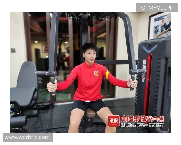 足球明星在家中大显身手亲自收拾家务展现生活的一面 足球明星在家中大显身手亲自收拾家务展现生活的一面